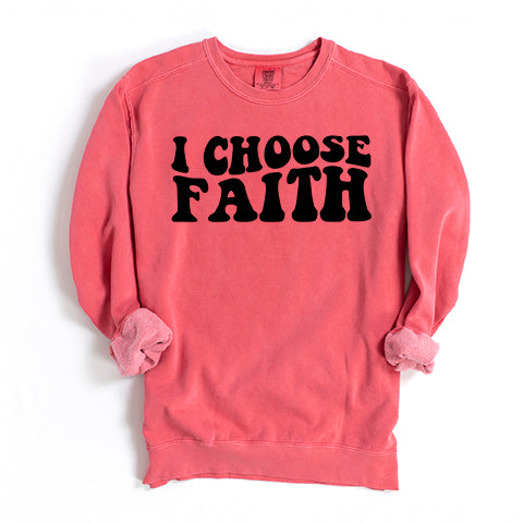 Retro I Choose Faith Wavy | Garment Dyed Sweatshirt