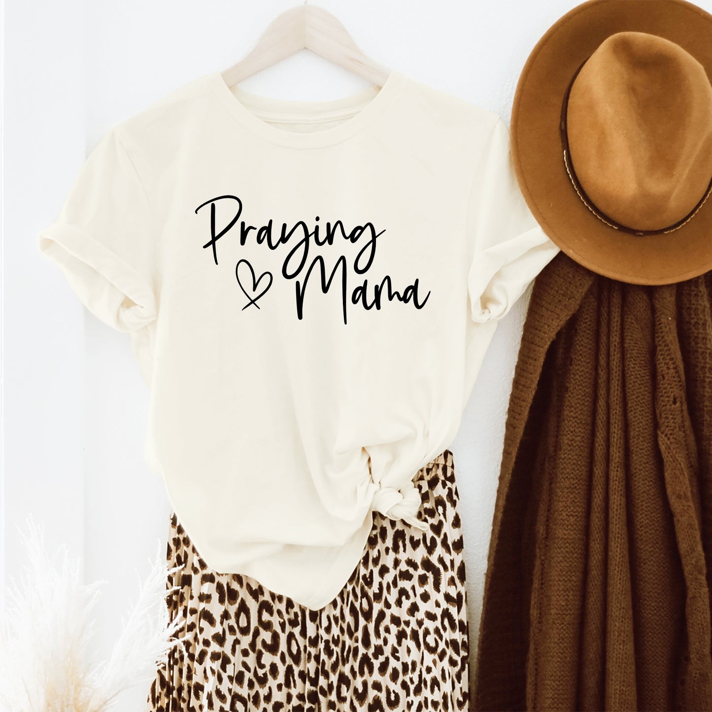 Praying Mama Heart | Short Sleeve Crew Neck