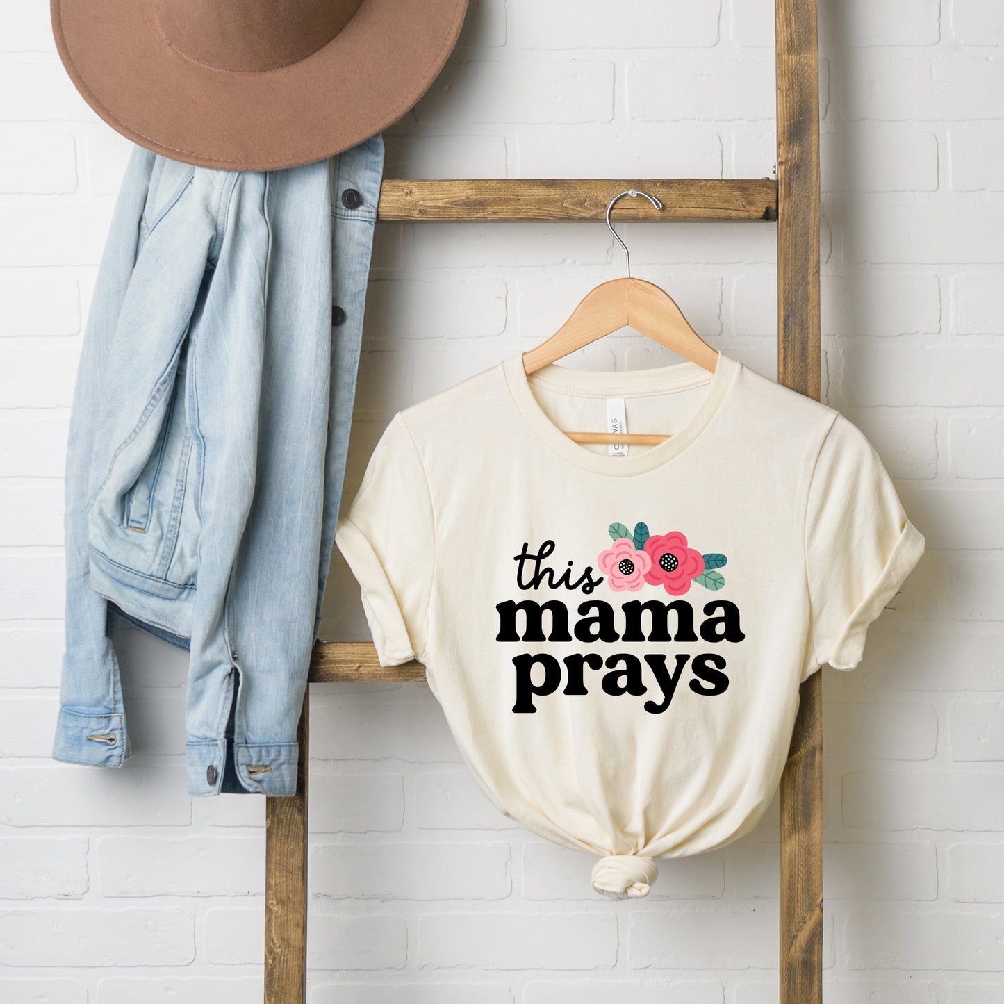 This Mama Prays Flowers | Short Sleeve Crew Neck