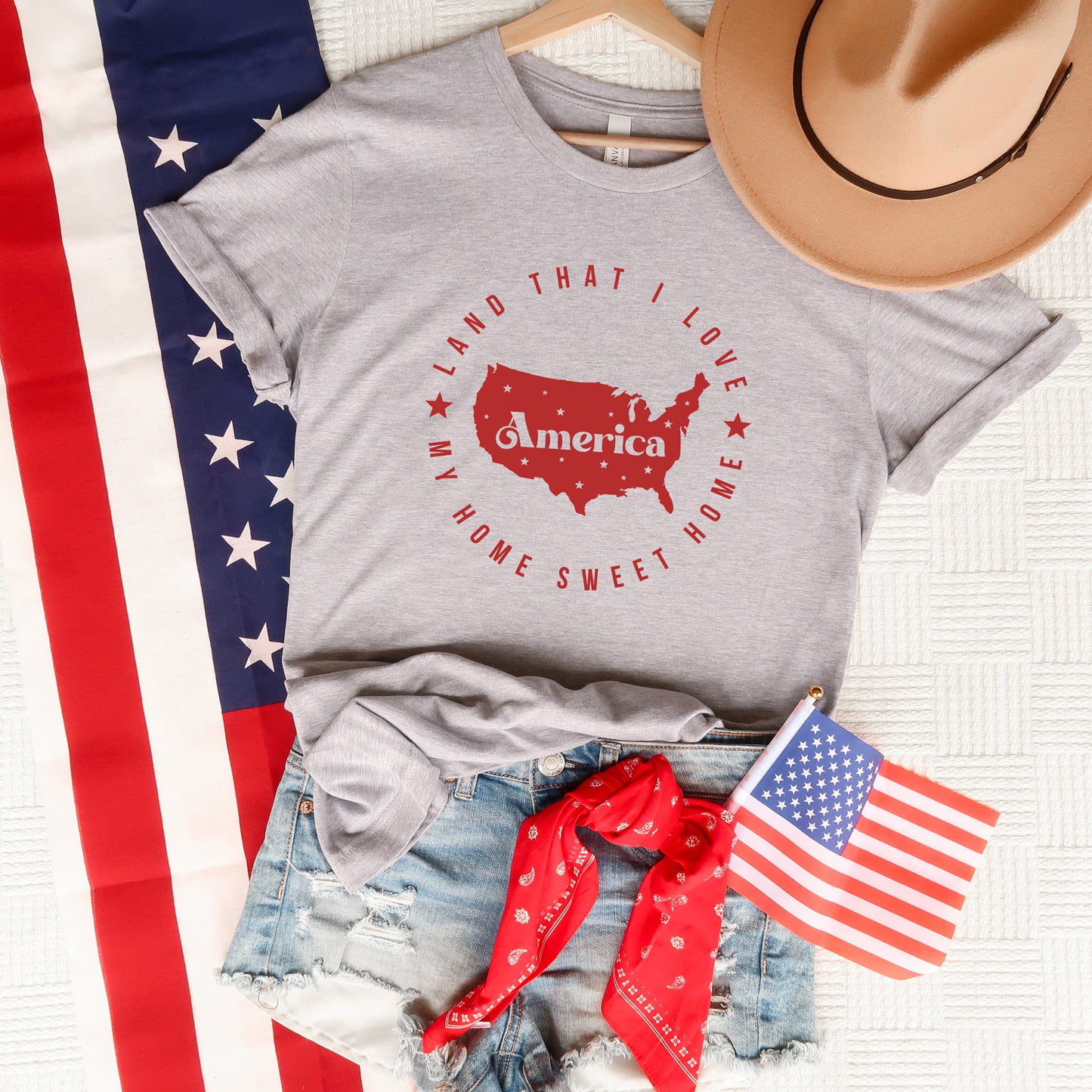 Land That I Love Circle | Short Sleeve Crew Neck