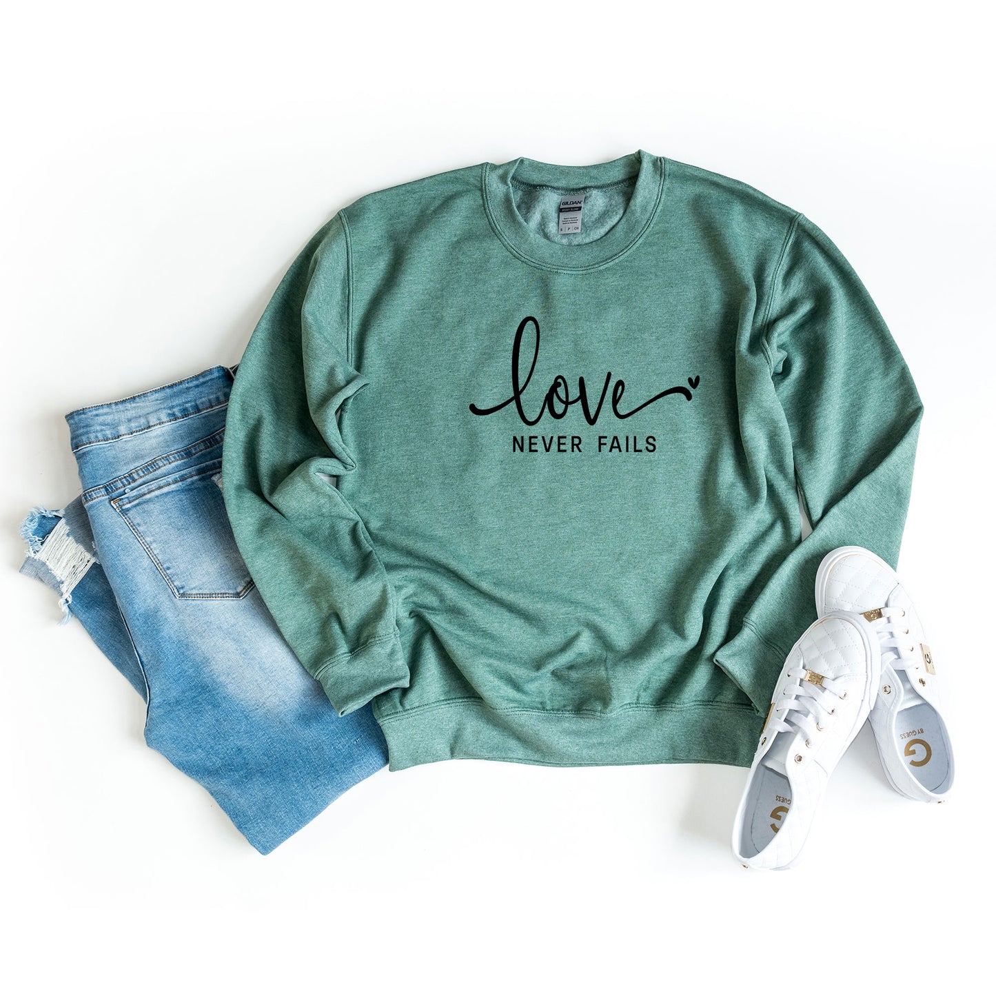 Love Never Fails | Sweatshirt