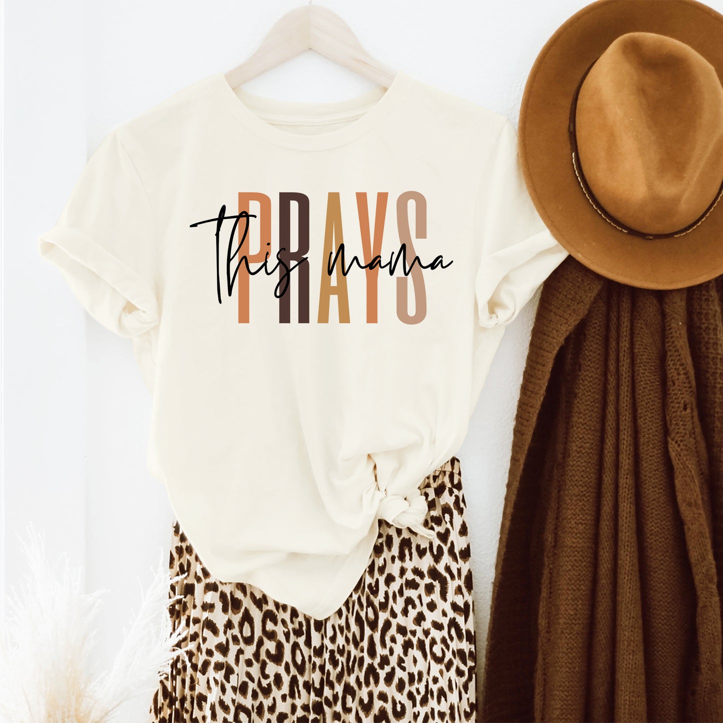 This Mama Prays Cursive | Short Sleeve Crew Neck