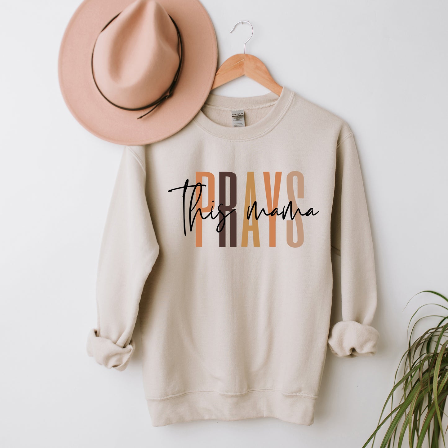 This Mama Prays Cursive | Sweatshirt