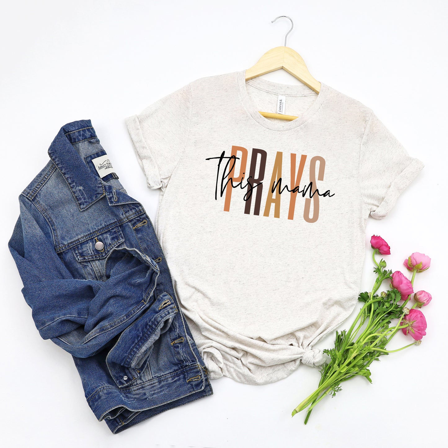 This Mama Prays Cursive | Short Sleeve Crew Neck