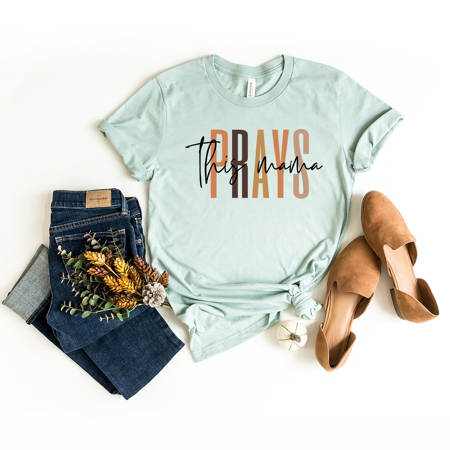 This Mama Prays Cursive | Short Sleeve Crew Neck