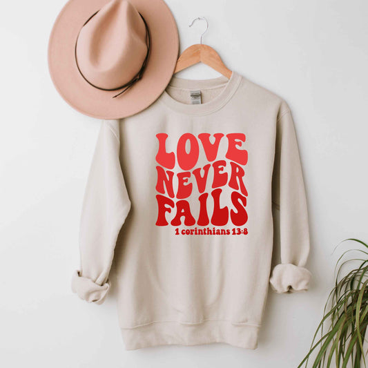 Love Never Fails Wavy | Sweatshirt