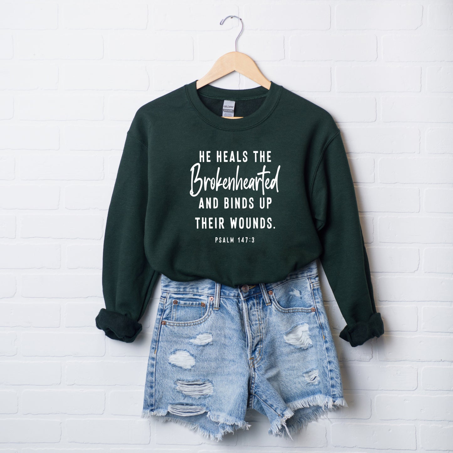 He Heals The Brokenhearted Script | Sweatshirt