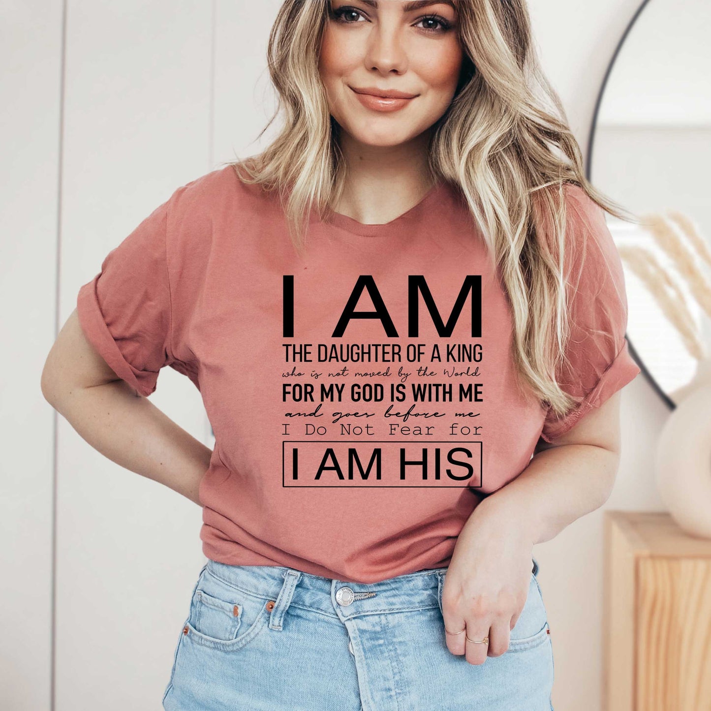 I Am The Daughter Of A King | Short Sleeve Crew Neck