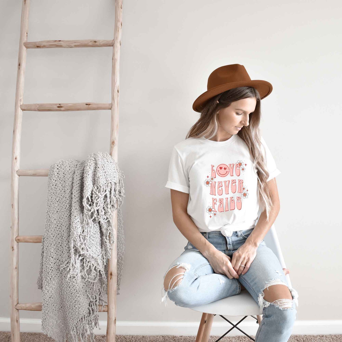 Love Never Fails Smiley | Short Sleeve Crew Neck